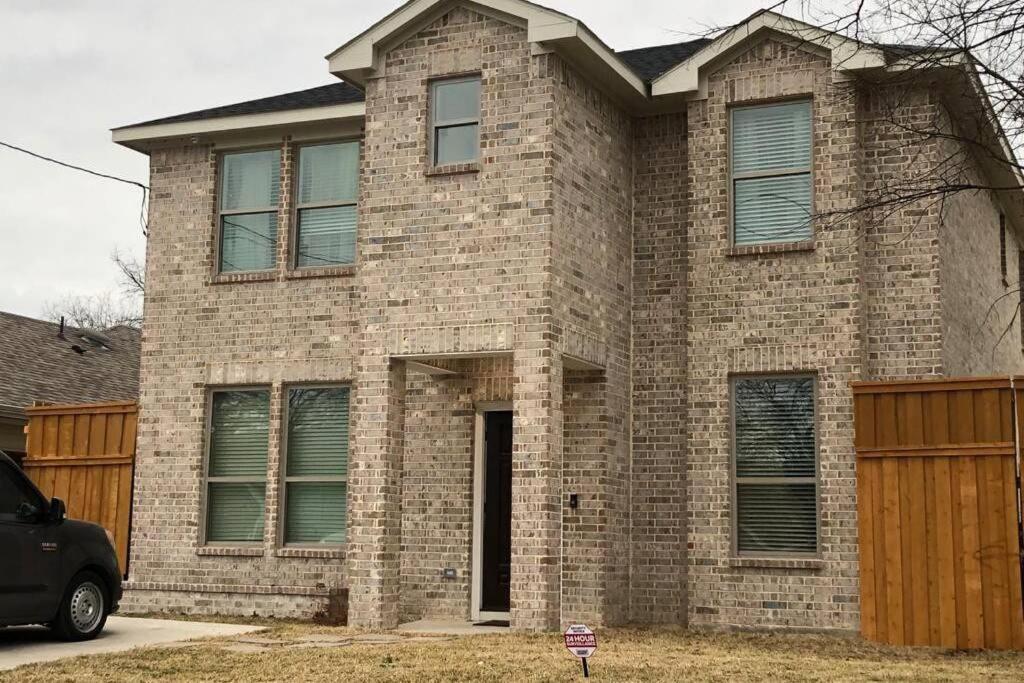Dallas 4Br Large Yard W Hot Tub , Fire Pit And Basketball Hoop 外观 照片