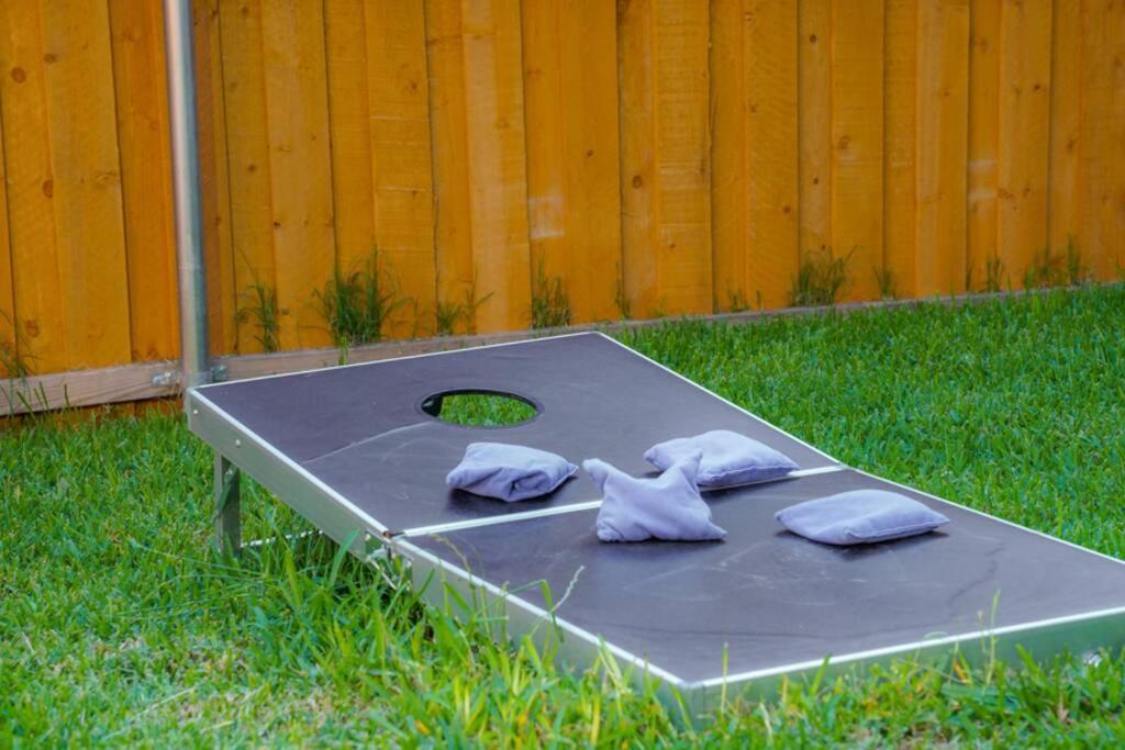 Dallas 4Br Large Yard W Hot Tub , Fire Pit And Basketball Hoop 外观 照片