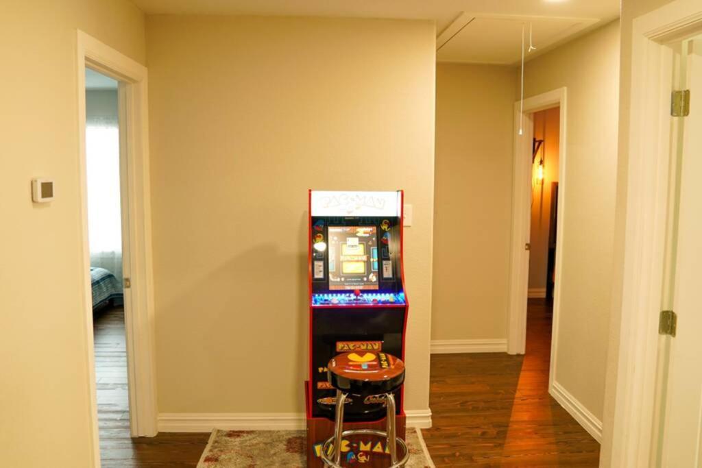 Dallas 4Br Large Yard W Hot Tub , Fire Pit And Basketball Hoop 外观 照片