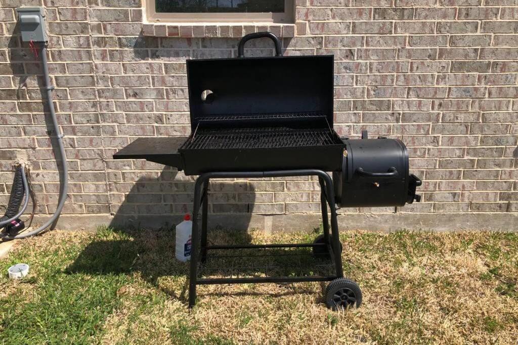 Dallas 4Br Large Yard W Hot Tub , Fire Pit And Basketball Hoop 外观 照片